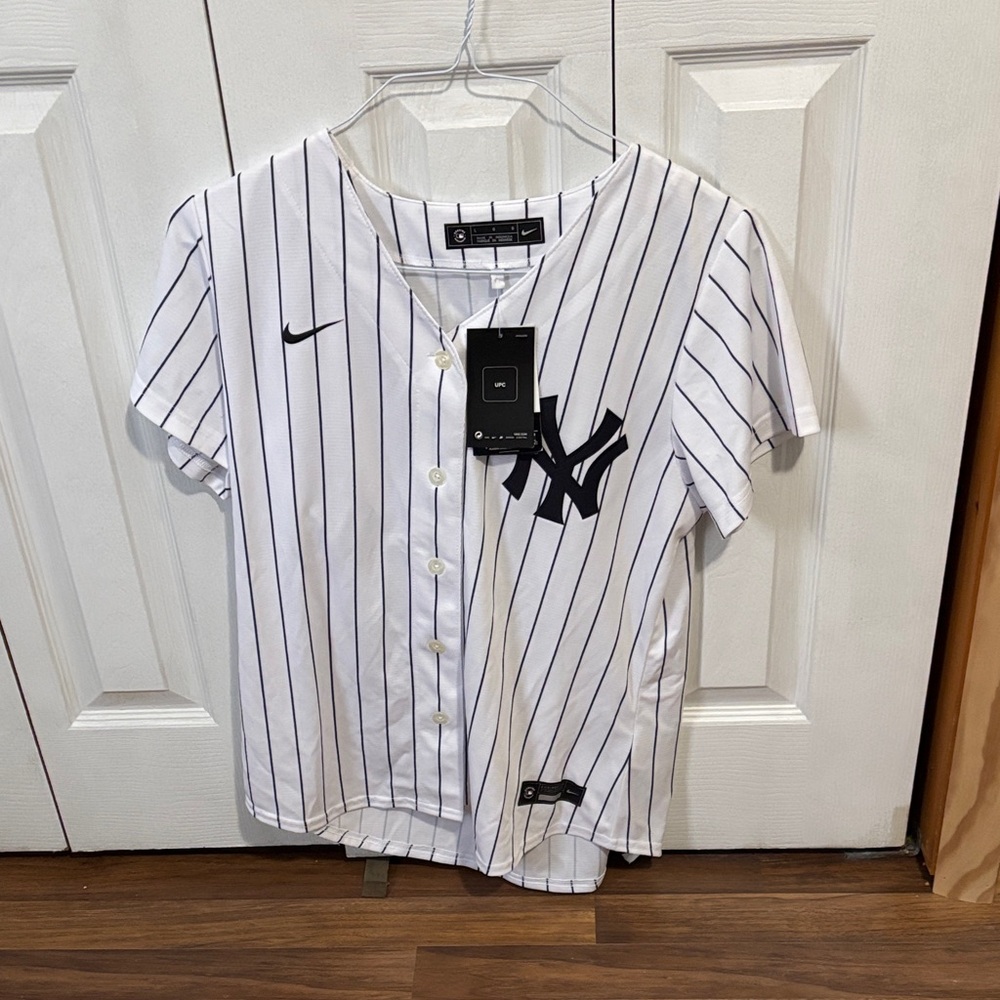 Nike Yankees jersey women